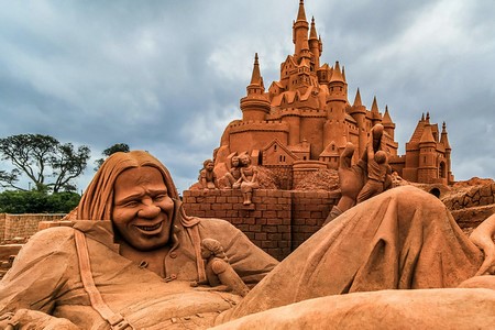 В первом песчаном парке Вьетнама создаются скульптуры из известных сказок В первом песчаном парке Вьетнама создаются скульптуры из известных сказок